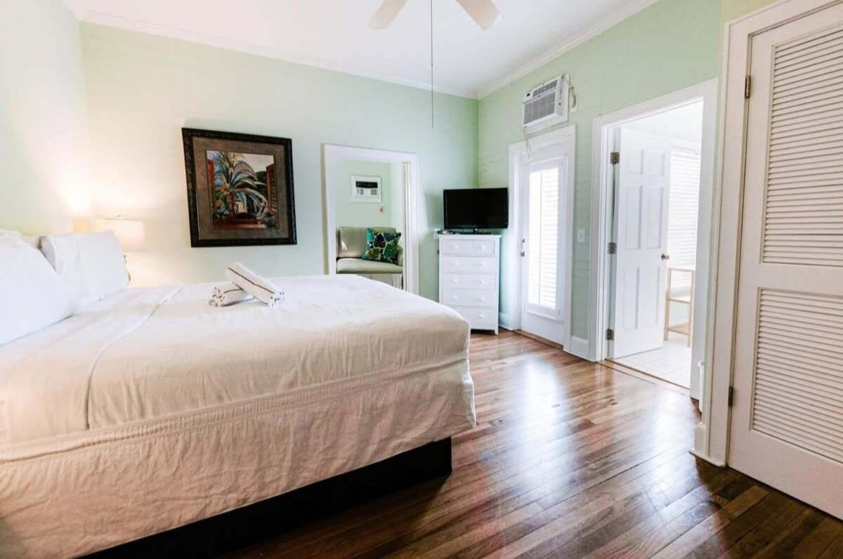 Deluxe King With Balcony - At James House With Parking! Key West Buitenkant foto