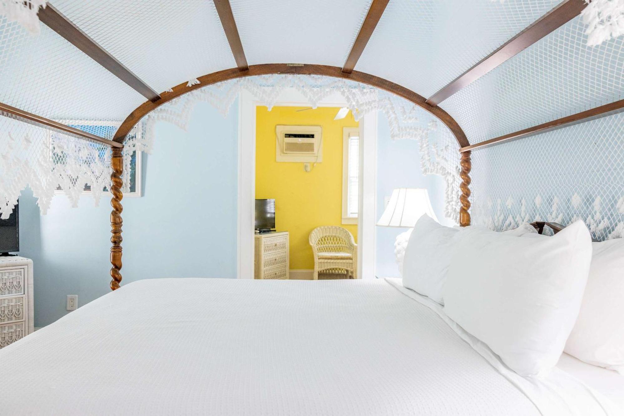 Deluxe King With Balcony - At James House With Parking! Key West Buitenkant foto